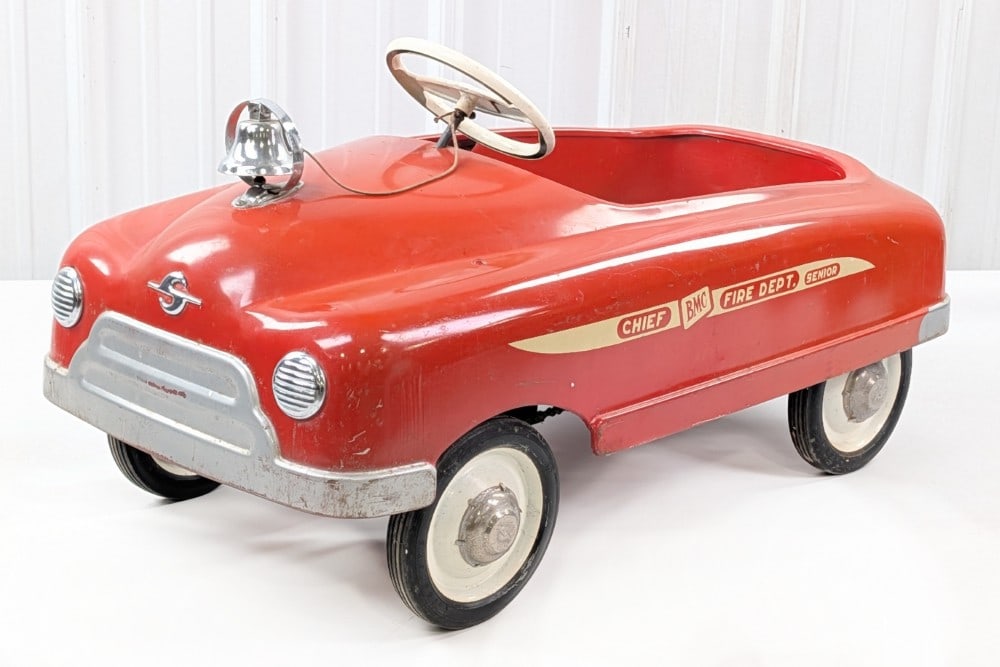 Original BMC Fire Dept. Chief Senior Chain Drive Pedal Car (1 of 9)
