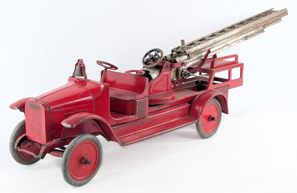 Original Buddy L Aerial Ladder Fire Truck (1 of 8)