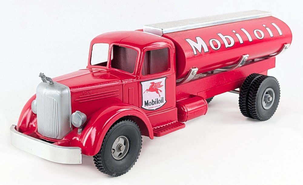 Custom Smith Miller L Mack Mobilgas Tanker Truck (1 of 7)