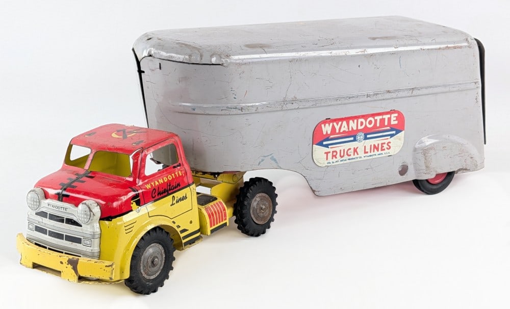 Wyandotte Chieftain Lines Truck w/ Trailer (1 of 10)