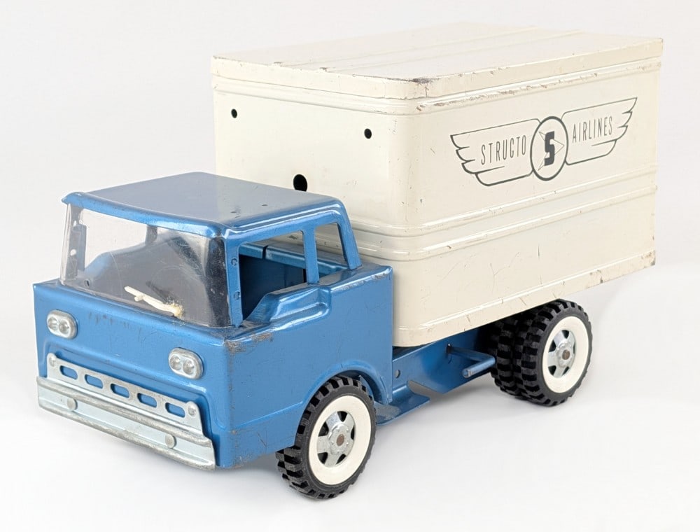 Original Structo Airlines Lift Truck (1 of 8)