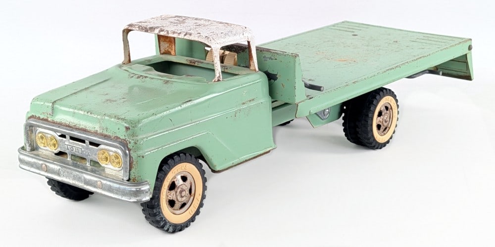 Original Tonka Green Ramp Hoist Truck (1 of 7)