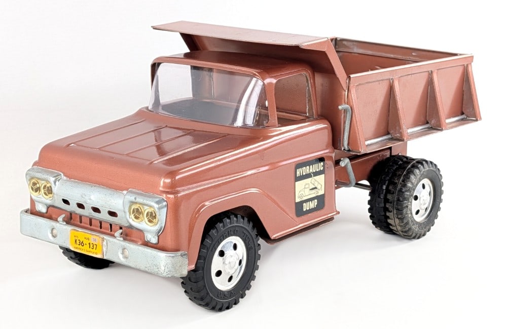Original Tonka Hydraulic Dump Truck (1 of 7)