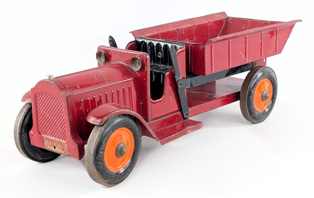 Structo Dump Truck (1 of 7)