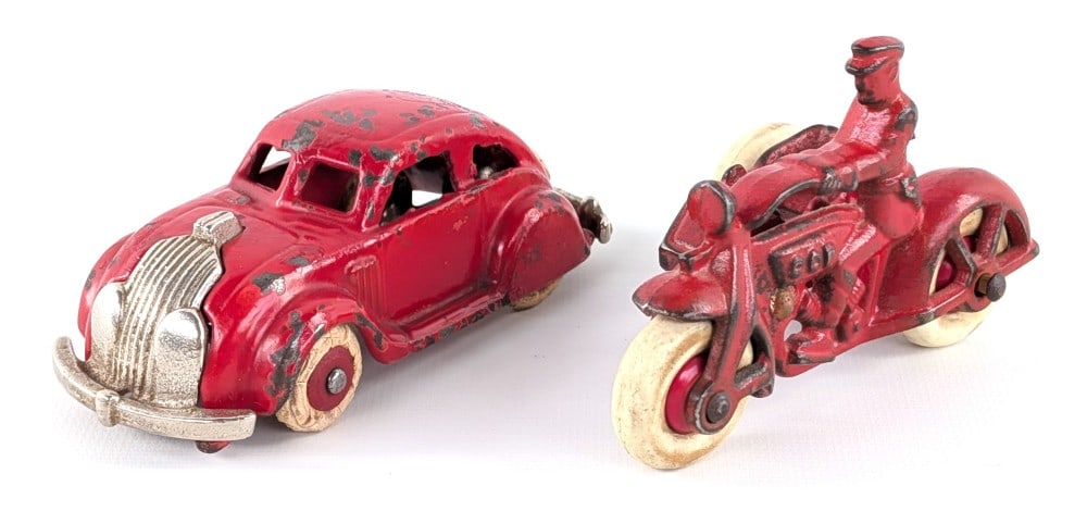 Hubley Cast Iron Chrysler Airflow and Cop Motorcycle w/ Sidecar (1 of 9)