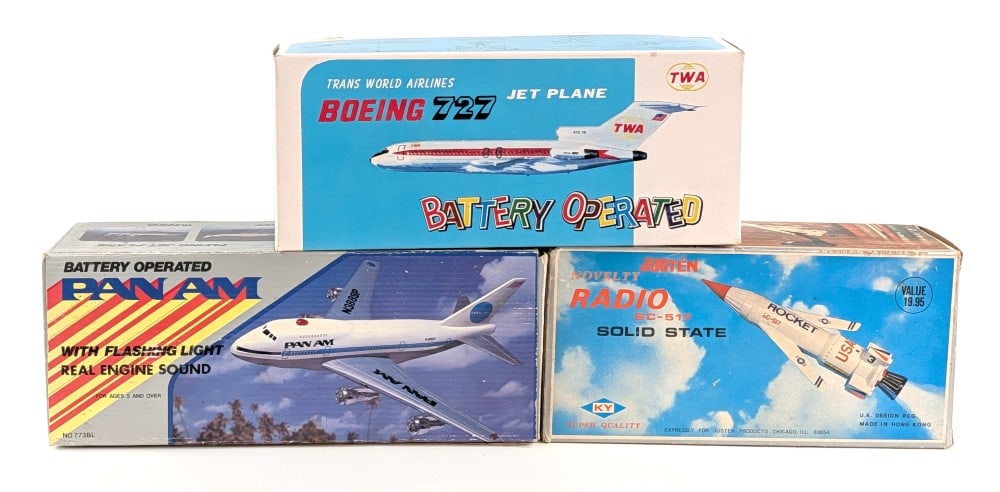 Battery Op. Pan AM, TWA Boeing 727, and USAF Space Rocket Radio (1 of 8)
