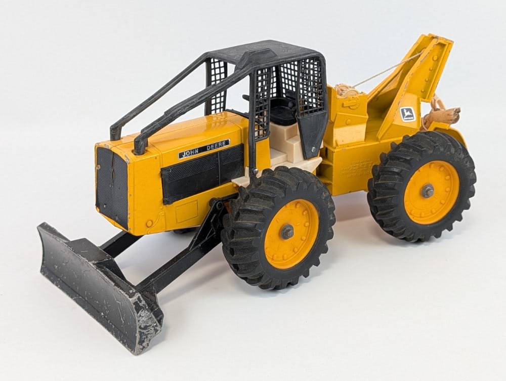 1/16 Ertl John Deere Log Skidder (1 of 6)