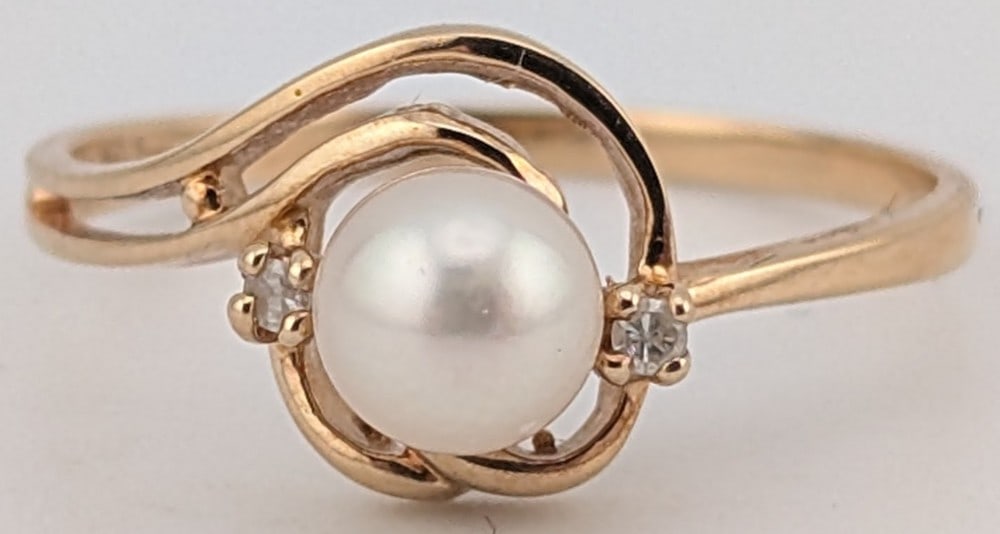 10k Gold Cultured Pearl & Diamond Swirl Ring (1 of 4)