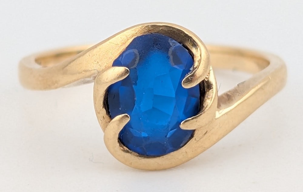 Vintage 14K Gold Oval Blue Sapphire Ring (1 of 5)