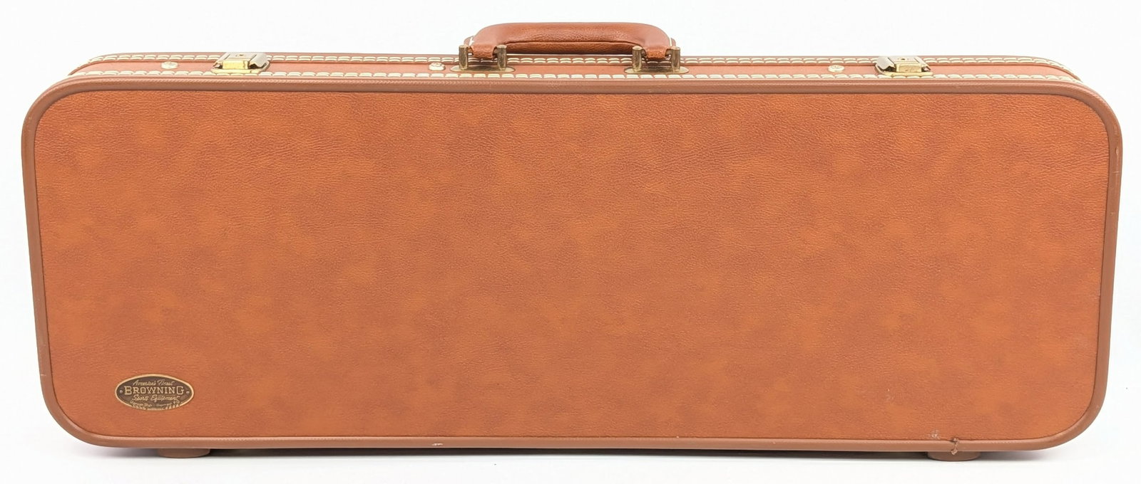 Vtg Like New Browning Citori Shotgun Case: Features a Naugahyde exterior, a vinyl bumper edge, and a nylon fleece interior. Case is in like new condition. Exterior measures 3-1/2in wide x 27-1/2in long x 10in tall. Interior measures for a 25-1