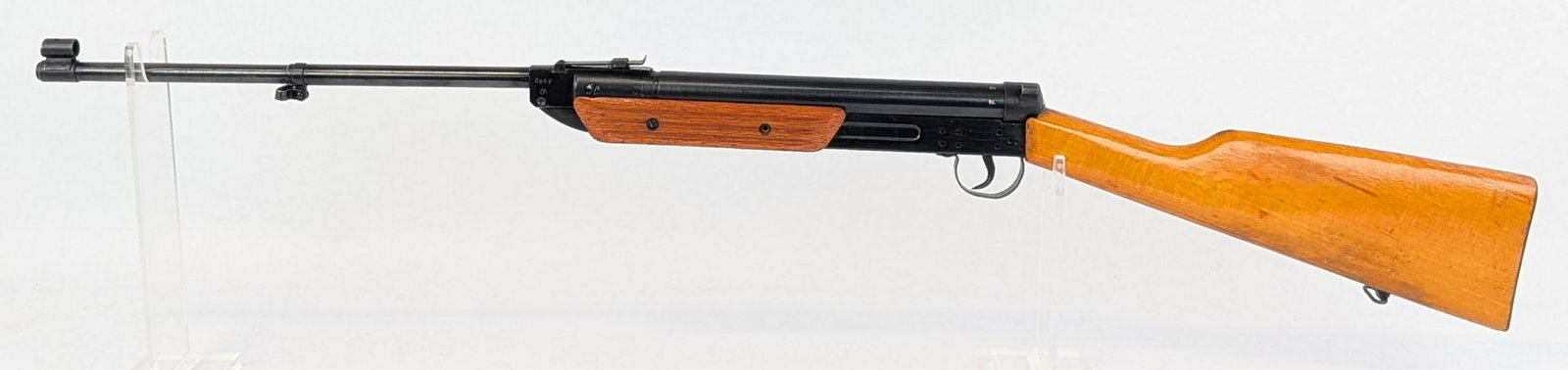 1979 IMC Pioneer 3 4.5mm Pellet Air Rifle w/ Box: Rifle is in very nice condition with light scuffs and wear from handling and age. Ref #: 6001