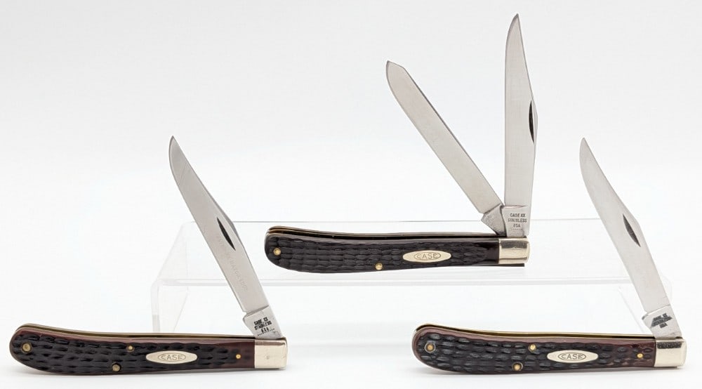(3) 1970's Case XX Jigged Delrin Slimline Trappers: Knives are in good condition with some scratches on the blades, scuffs on the bolsters, and some dings on the handle scales from handling and age. Overall measures 4-1/8in when closed.