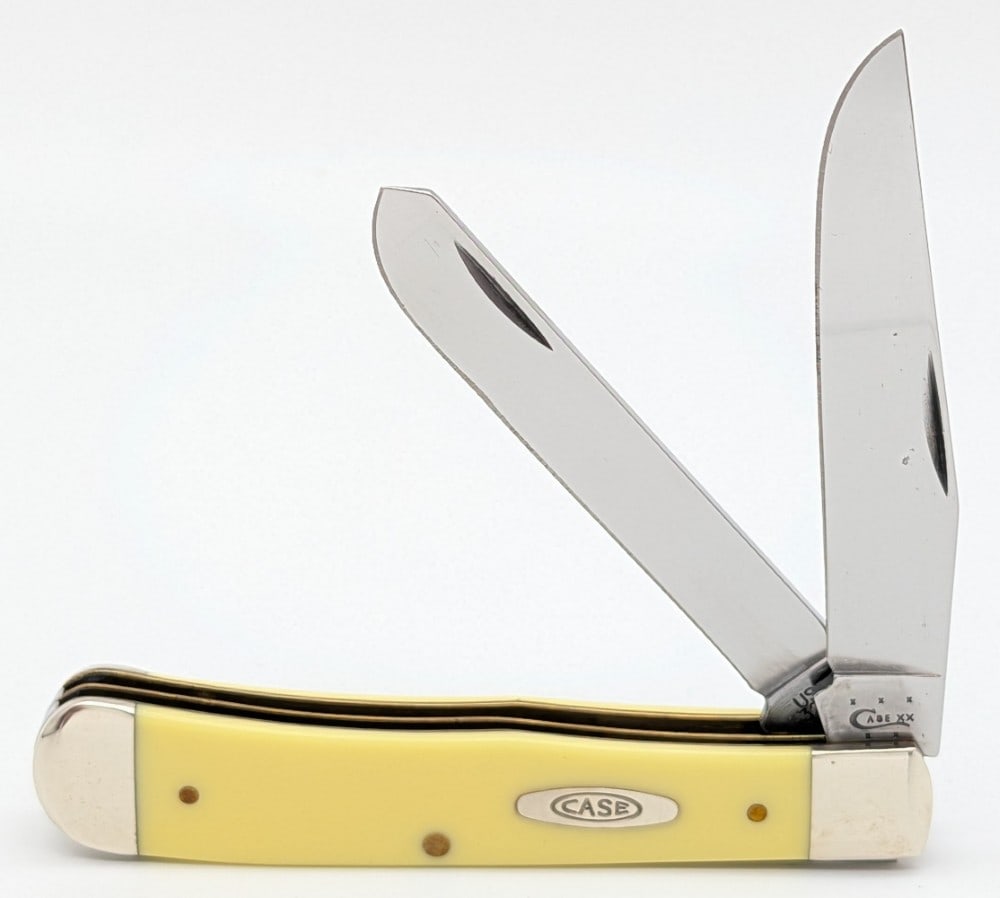 2015 Case XX Synth Yellow Trapper 3254: Knife is in very nice condition with light scuffs from handling. Overall measures 4-1/8in when closed.