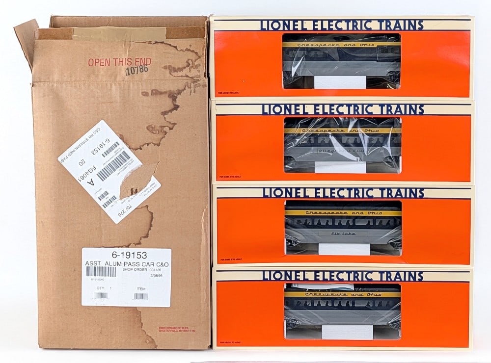 Lionel Chesapeake & Ohio Aluminum Passenger 4-Car Set 6-19153 (1 of 5)