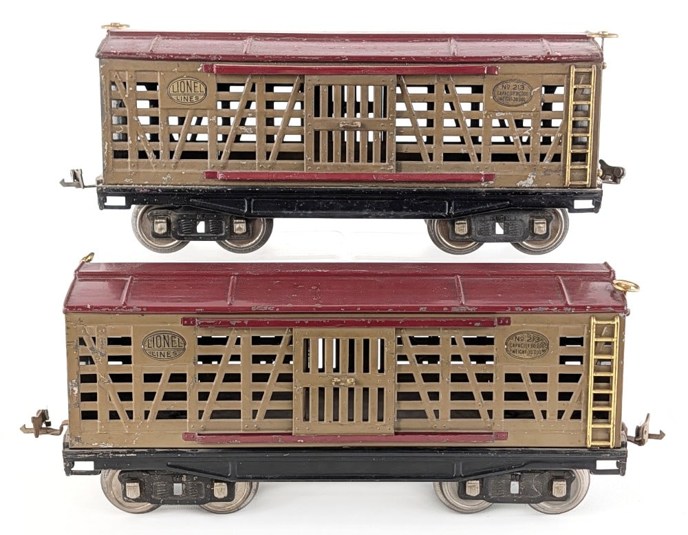 (2) Lionel Standard Gauge 213 Livestock Cars Mojave / Maroon (1 of 6)