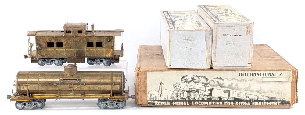 IMP O Scale Brass Reading Caboose & Tank Car: International Model Products O Scale brass reading caboose and tank car. Comes with original box. Shows wear to the brass finish.