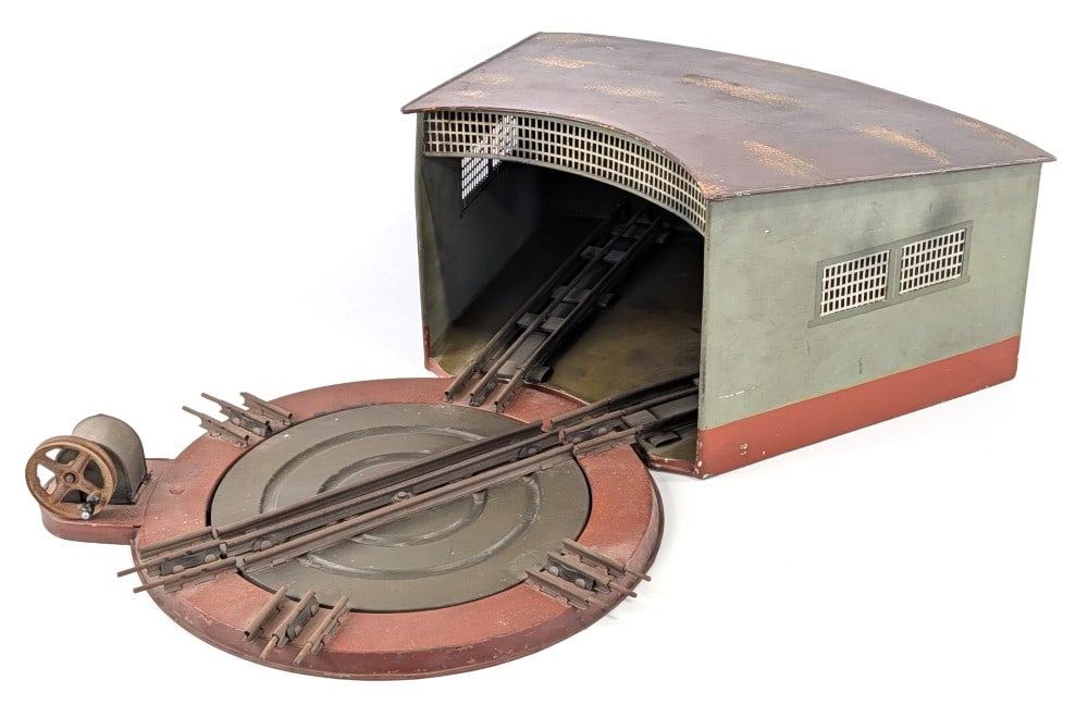 Marklin O Gauge Two Bay Roundhouse with Turntable: German Marklin O Gauge two stall / bay roundhouse with turntable. Good condition overall with dust and display wear. Both pieces are marked "Marklin" on the bottom.