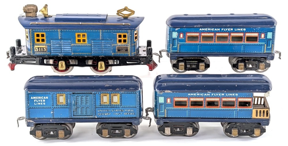 American Flyer 3113 Electric Locomotive with Three Passenger Cars (1 of 6)