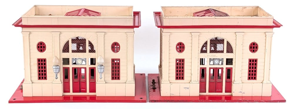 Lionel No. 115 Statin and No. 117 Station (1 of 11)