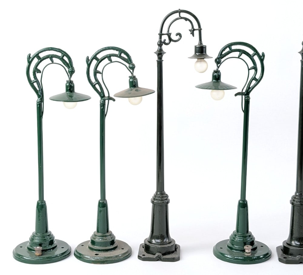Lionel Lamp Post Train Accessories - 2