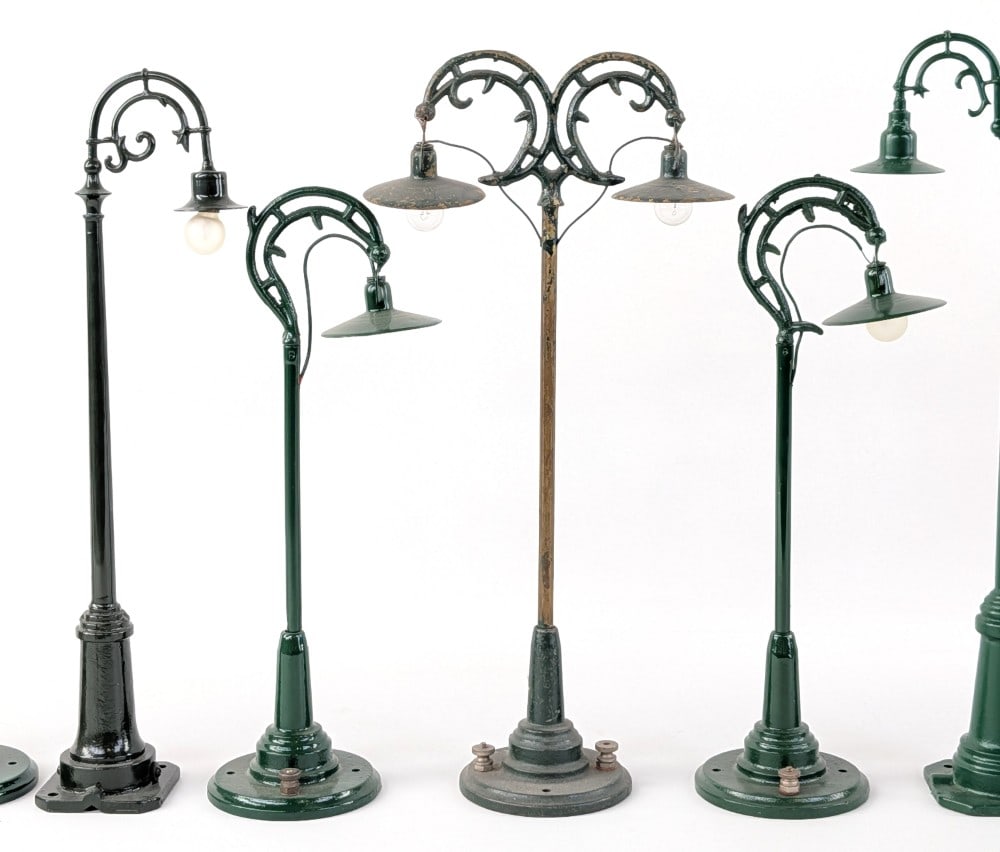 Lionel Lamp Post Train Accessories - 3