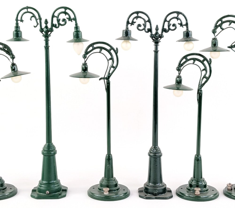 Lionel Lamp Post Train Accessories - 4