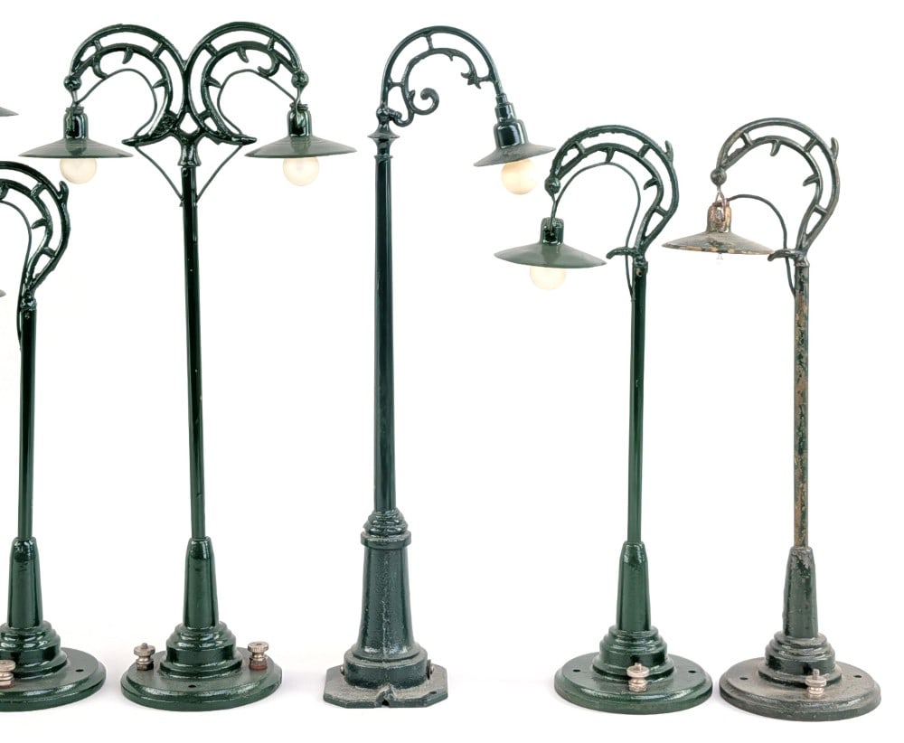 Lionel Lamp Post Train Accessories - 5