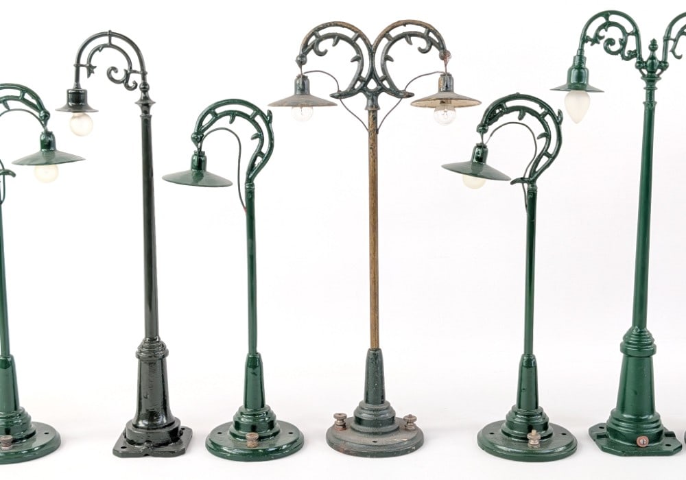 Lionel Lamp Post Train Accessories - 8