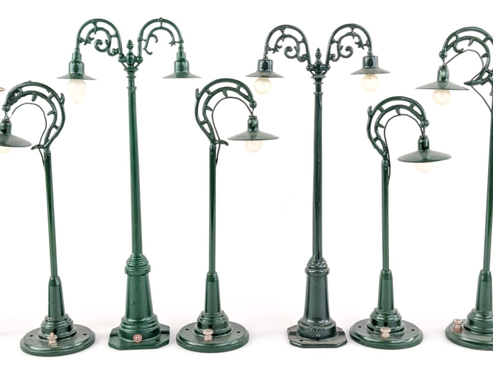 Lionel Lamp Post Train Accessories - 9