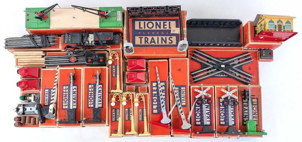 Lionel Model Railroad Train Accessories (1 of 15)