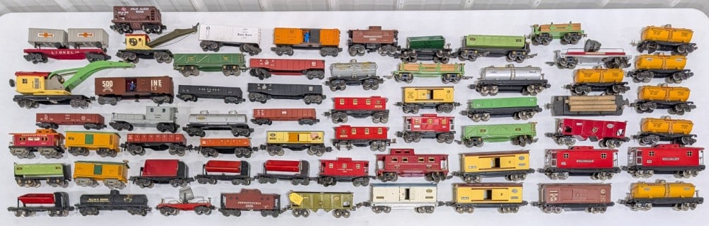 (60) Lionel and American Flyer Prewar and Postwar Rolling Stock Train Cars: Large collection of (60) postwar and prewar era O Gauge train cars. Includes Lionel 2814 / 3814 / 2654 / 814R / 2815 / 2816 / 2817 / 2812 / 2810 / 2665 / 2657 / 1682 / 6462 / 2620 / 816 / and more.