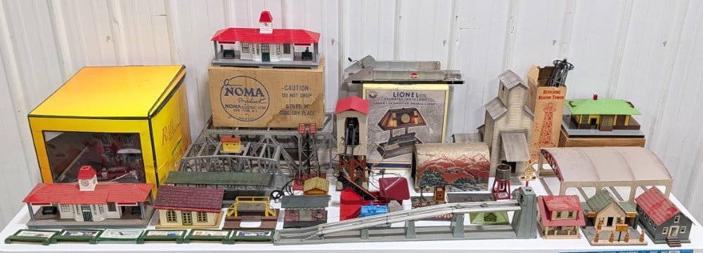 MTH, Lionel, American Flyer, Marx, and Other Train Layout Buildings / Accessories (1 of 12)