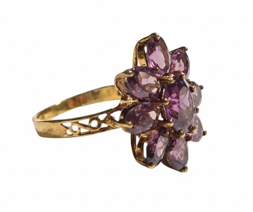 10kt Yellow Gold Amethyst Floral Ring: The ring is a size 6 and weighs 4.03 grams.