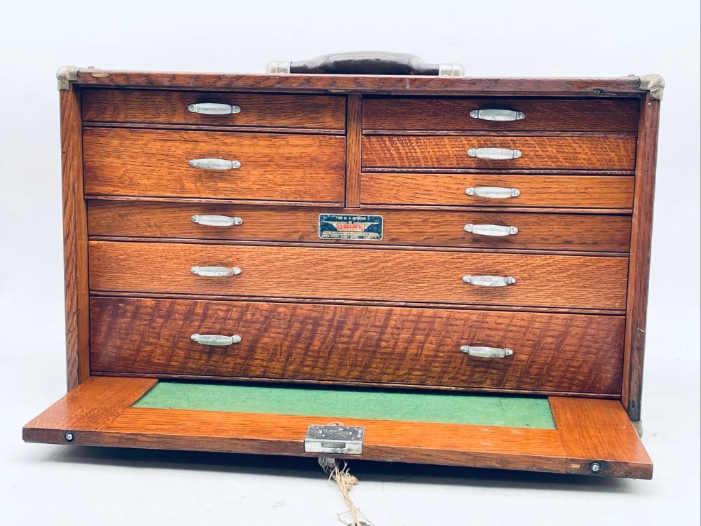 Antique Union Steel Machinist Tool Chest: Antique Union Steel Machinist Tool Chest. Oak Tool Chest has some wear but is in overall good condition with Key. 8 Drawer Cabinet and Measures 20? x 9 1/2? x 13