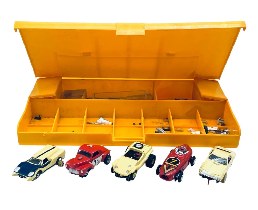 5 Aurora Slot Cars and Case (1 of 12)
