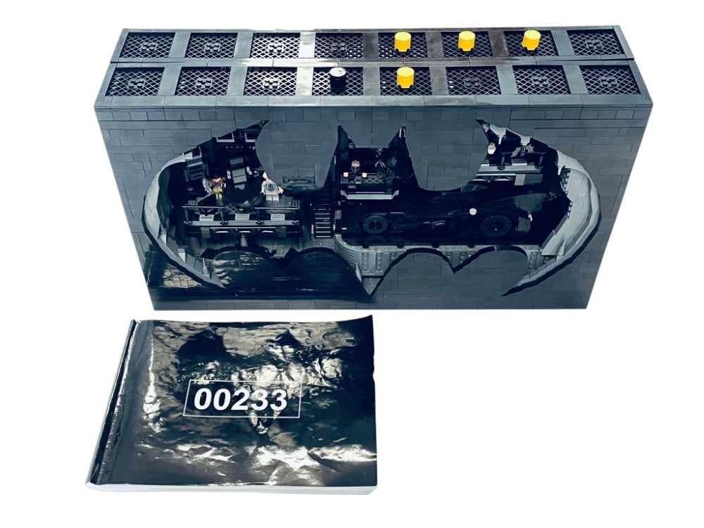 DC Building Block Batman Bat Cave Shadowbox Set (1 of 10)