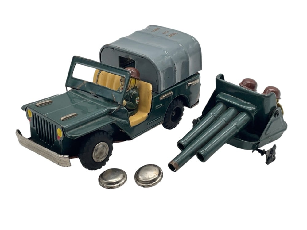 Vintage Tin Litho Army Jeep and Gunner: Vintage Tin Litho Army Jeep and Gunner. Jeep has Dents and Rust Marks while Gunner Tires are Damaged. Measures 7 1/2? and 5 1/2