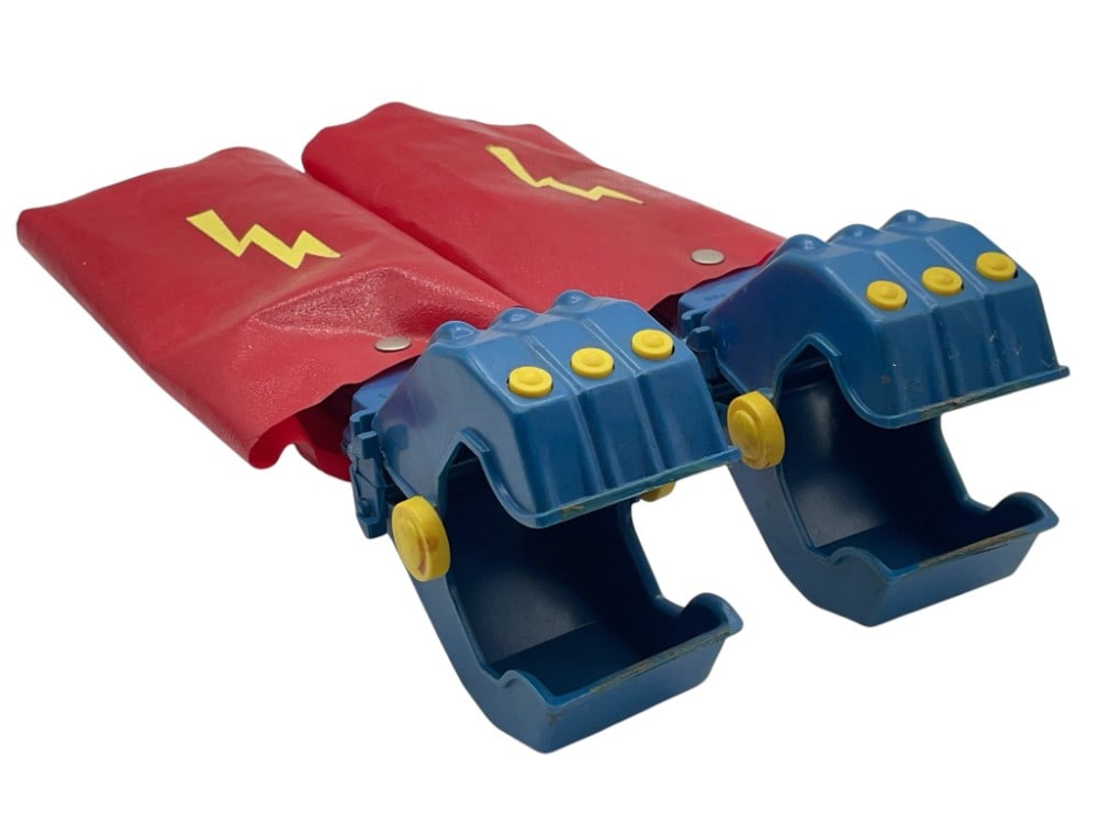 Vintage 1959 Kilgore Space Set Robot Hand Toys: Vintage 1959 Kilgore Space Set Robot Hand Toys. Hand Toys are in overall good condition with Residue and minor edge ware. Measures 15
