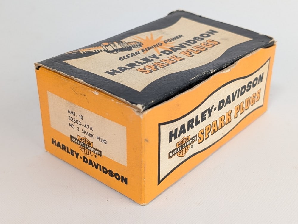 1940s Harley-Davidson Motorcycle Spark Plugs No.3 Dealership Display Box w/ NOS Spark Plugs - 2
