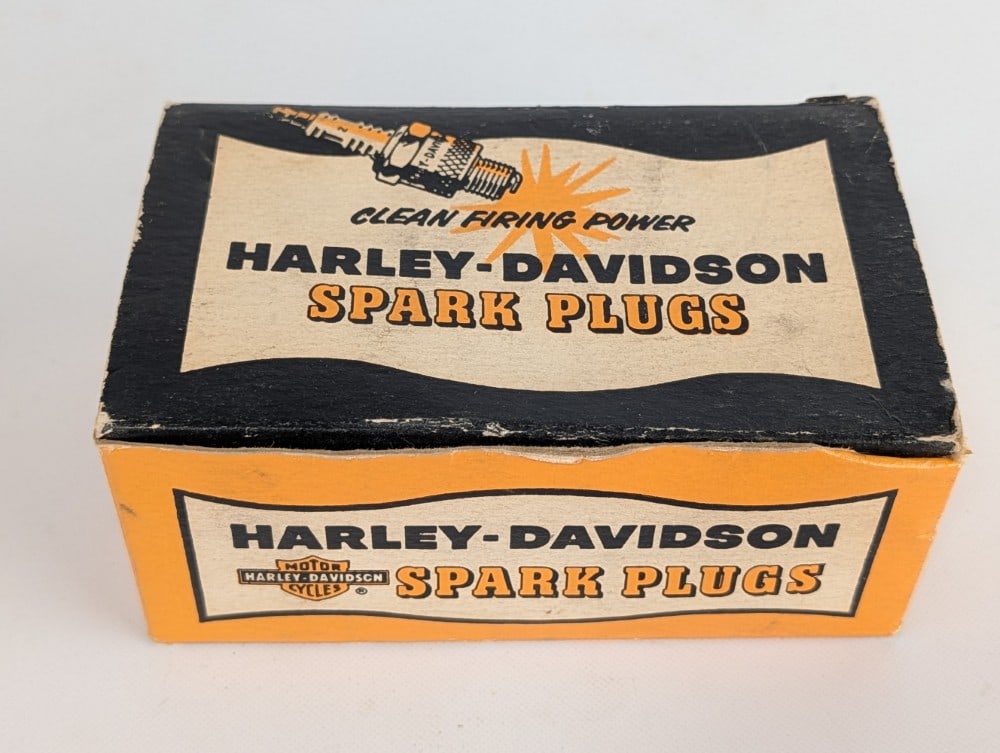 1940s Harley-Davidson Motorcycle Spark Plugs No.3 Dealership Display Box w/ NOS Spark Plugs - 4