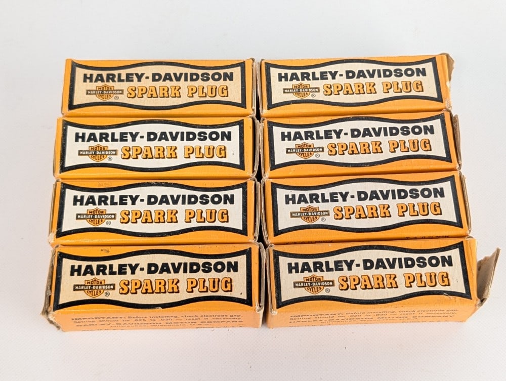 1940s Harley-Davidson Motorcycle Spark Plugs No.3 Dealership Display Box w/ NOS Spark Plugs - 8