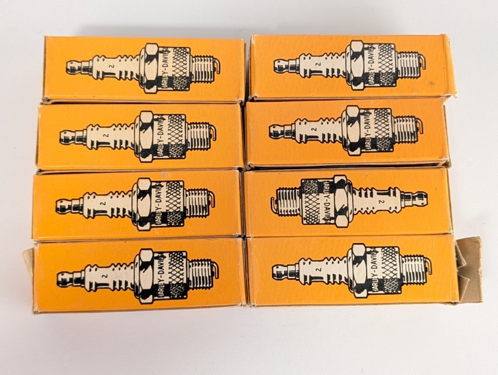 1940s Harley-Davidson Motorcycle Spark Plugs No.3 Dealership Display Box w/ NOS Spark Plugs - 9