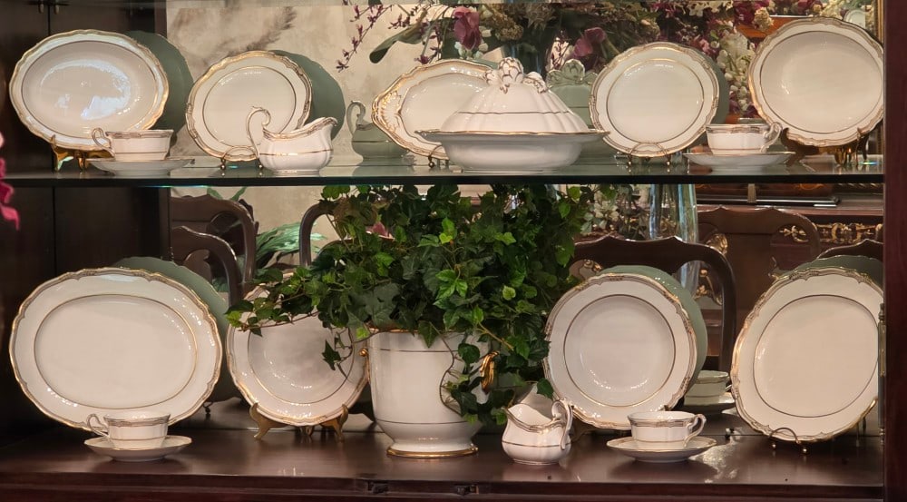 Spode "Sheffield" Pattern (Pattern No. R568) China Set - 2