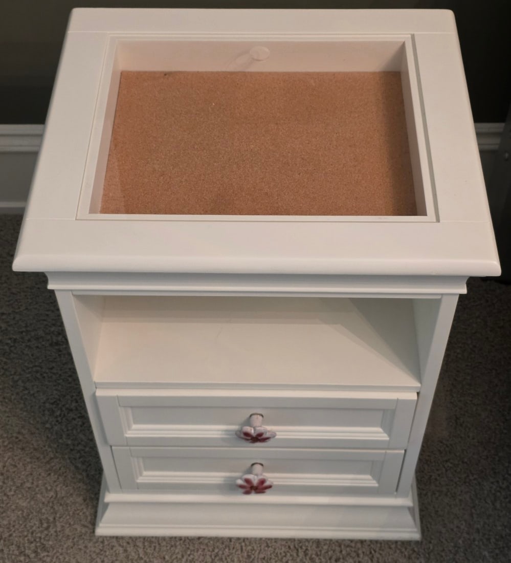 2 2-Drawer Nightstands With Floral Knobs - 6