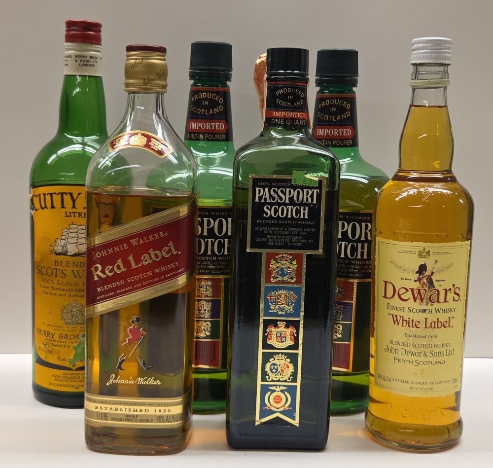 Blended Scotch Whiskey Cutty Sark, Dewar's White Label, (1 of 5)