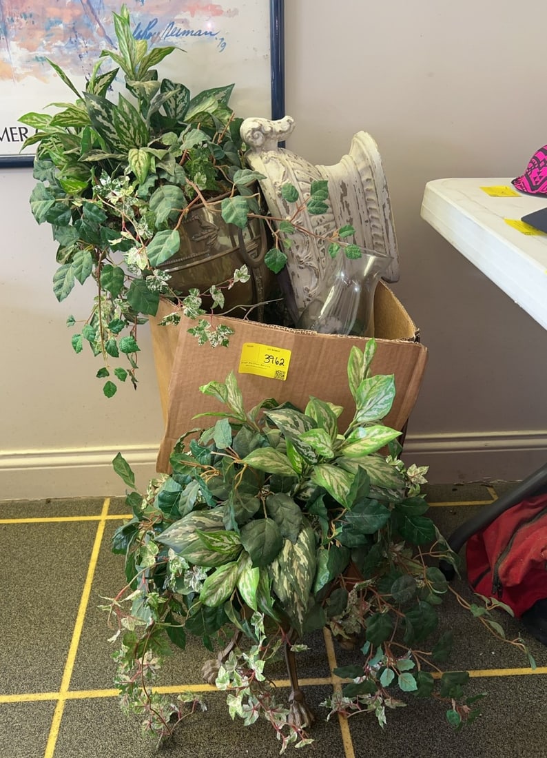Faux Plant Decor: Faux Plant Decor