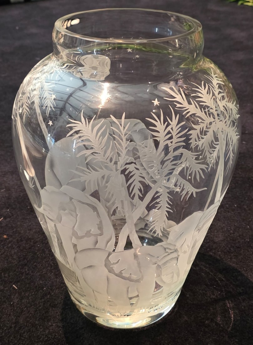 1998 Namib Evening II Crystal Vase by Erica Van Dewark: 1998 Namib Evening II Crystal Vase by Erica Van Dewark.? Piece is numbered 1 out of 100.? Features deep etched images of Elephants.? Very nice condition.? Measures 16 1/2" tall.?