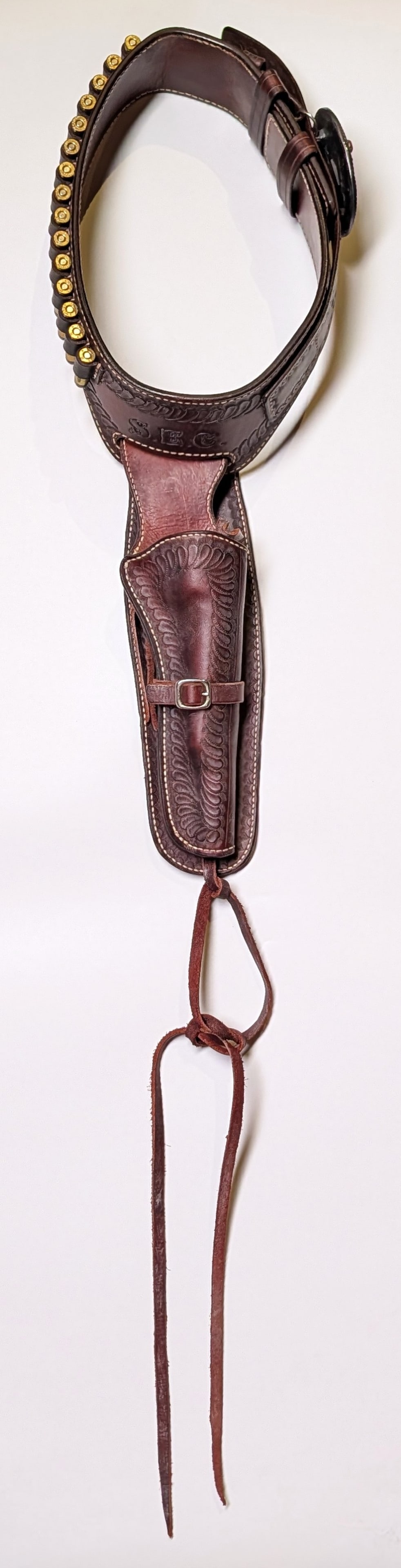Custom Little Horn Leather Bandolier Gun Belt with Colt Buckle: Custom Little Horn Leather Bandolier Gun Belt with Colt Buckle.? Features tooled scalloping along the edges.? Size approximately 28-35".?