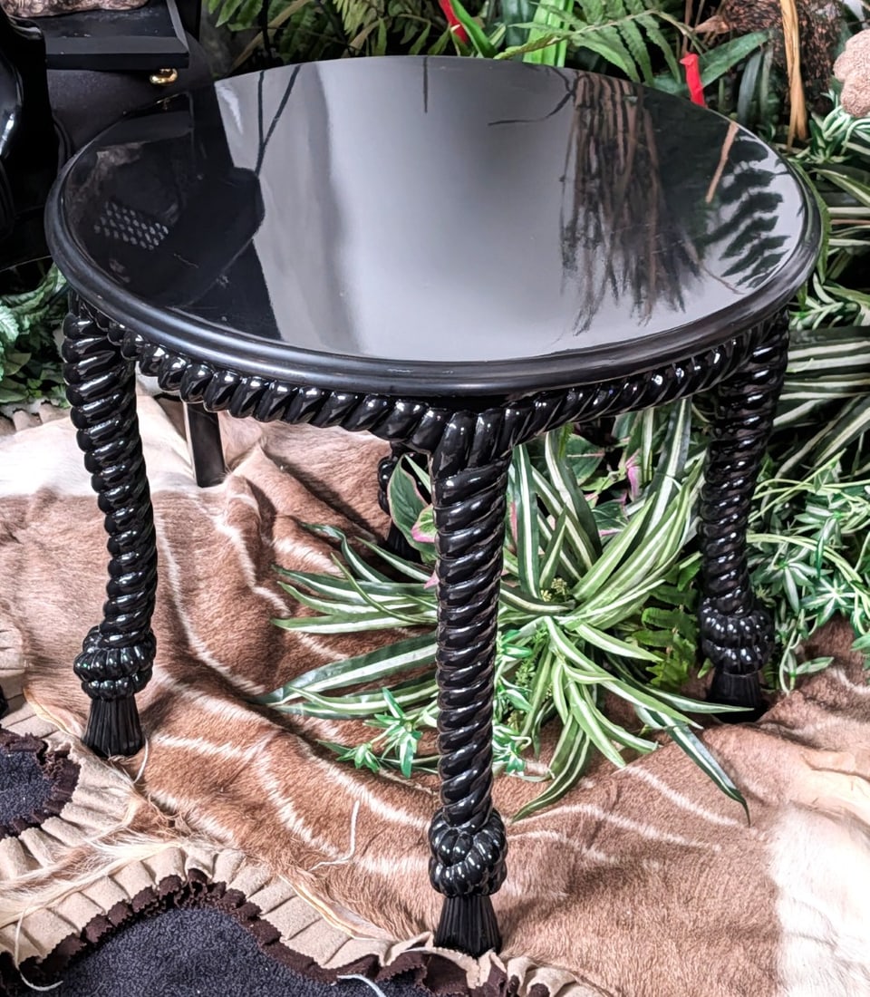 Black Lacquer Wood Side Table w/ Hove Feet: Black Lacquer Wood Side Table w/ Hove Feet. Table is in nice condition with light wear from use. Overall measures 23in round x 20in tall.