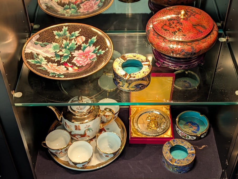 Vtg Chinese Enamel Dishware (1 of 14)